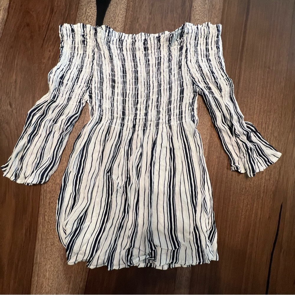 ☀️Guilty - Black & White Stripe Off-the-Shoulder Top - M